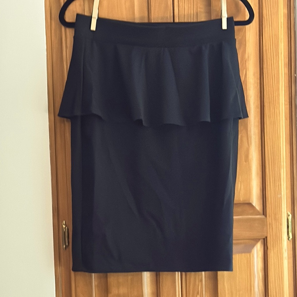 NWOT-Classic M Black Layered Skirt!